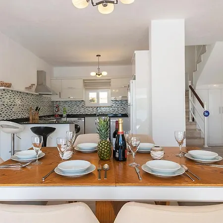 Villa Islamlar Sleeps 4 Pool Wifi